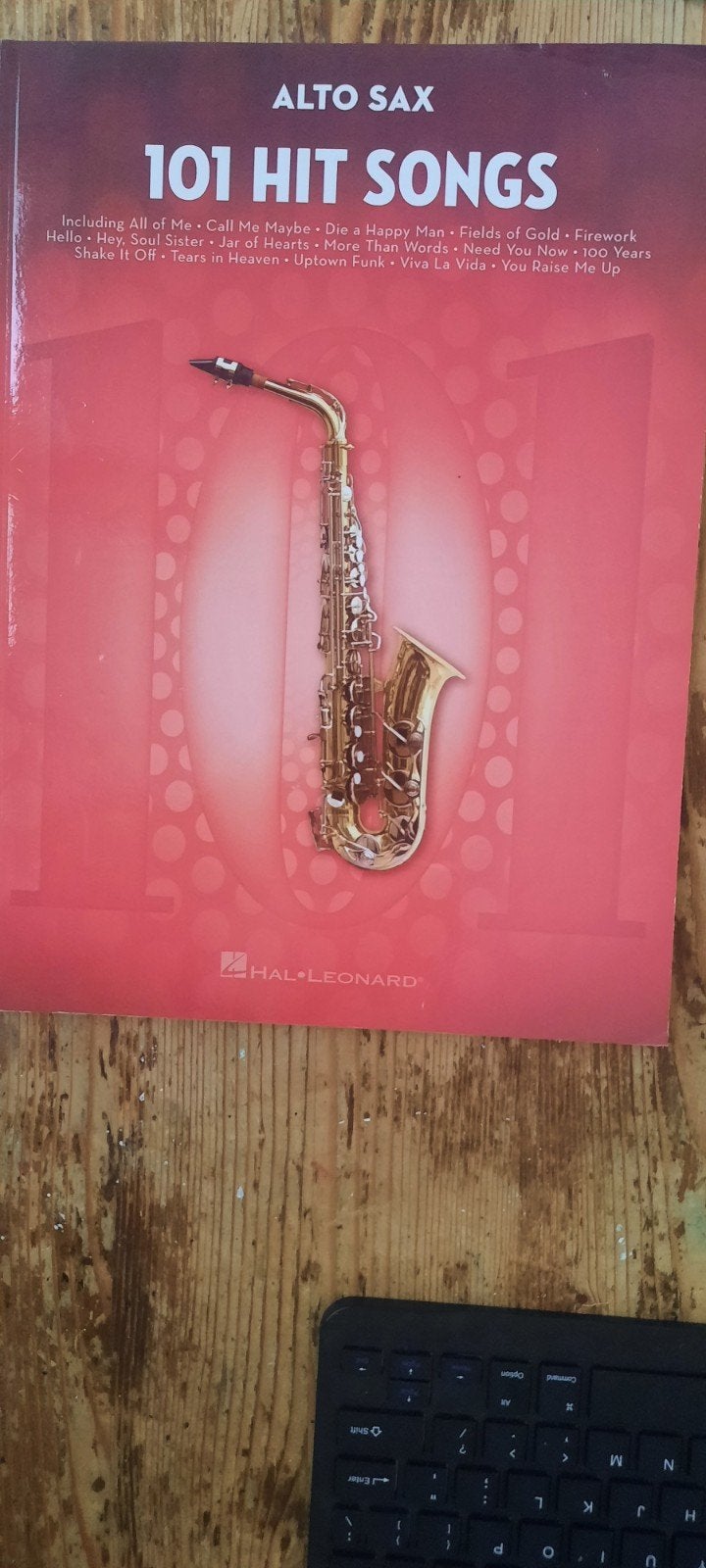 Bladmuziek: 101 Hit Songs voor Altsaxofoon (Hal Leonard), Muziek en Instrumenten, Bladmuziek, Saxofoon, Ophalen of Verzenden, Zo goed als nieuw