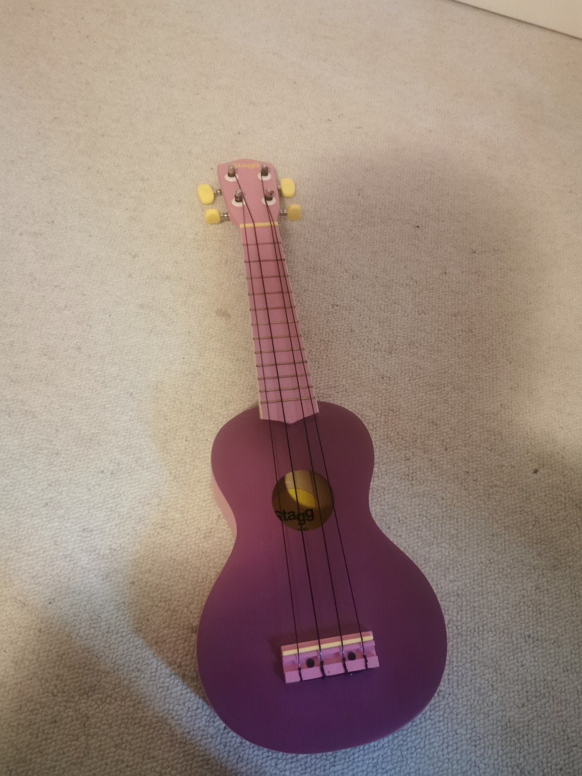 Stagg Ukelele - Paars/Roze - Zo goed als nieuw, Muziek en Instrumenten, Snaarinstrumenten | Overige, Ophalen of Verzenden, Zo goed als nieuw