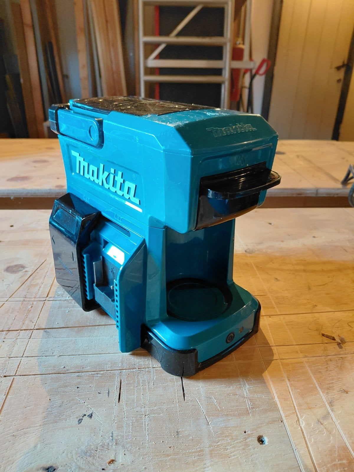 Makita koffiezetapparaat, Doe-het-zelf en Verbouw, Ophalen of Verzenden, Zo goed als nieuw