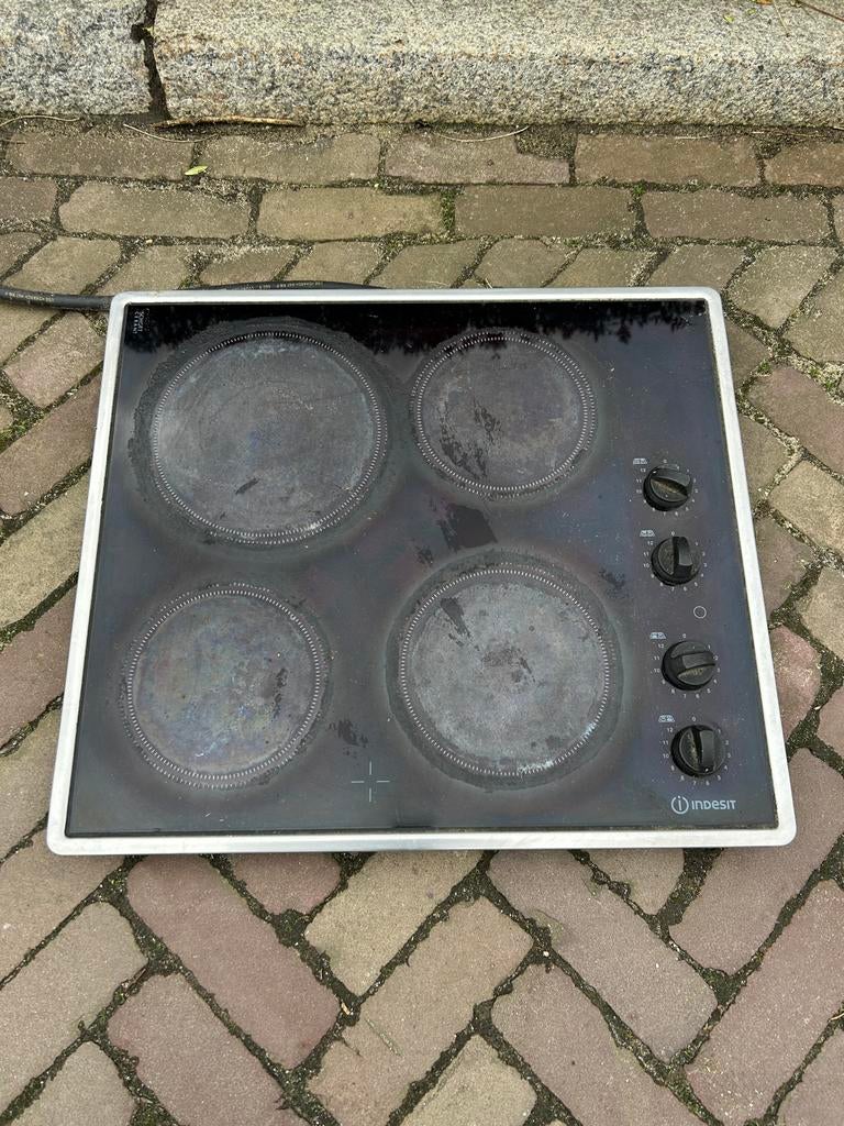 Indesit Kookplaat - Niet getest, Ophalen, 4 kookzones, Niet werkend, Vrijstaand