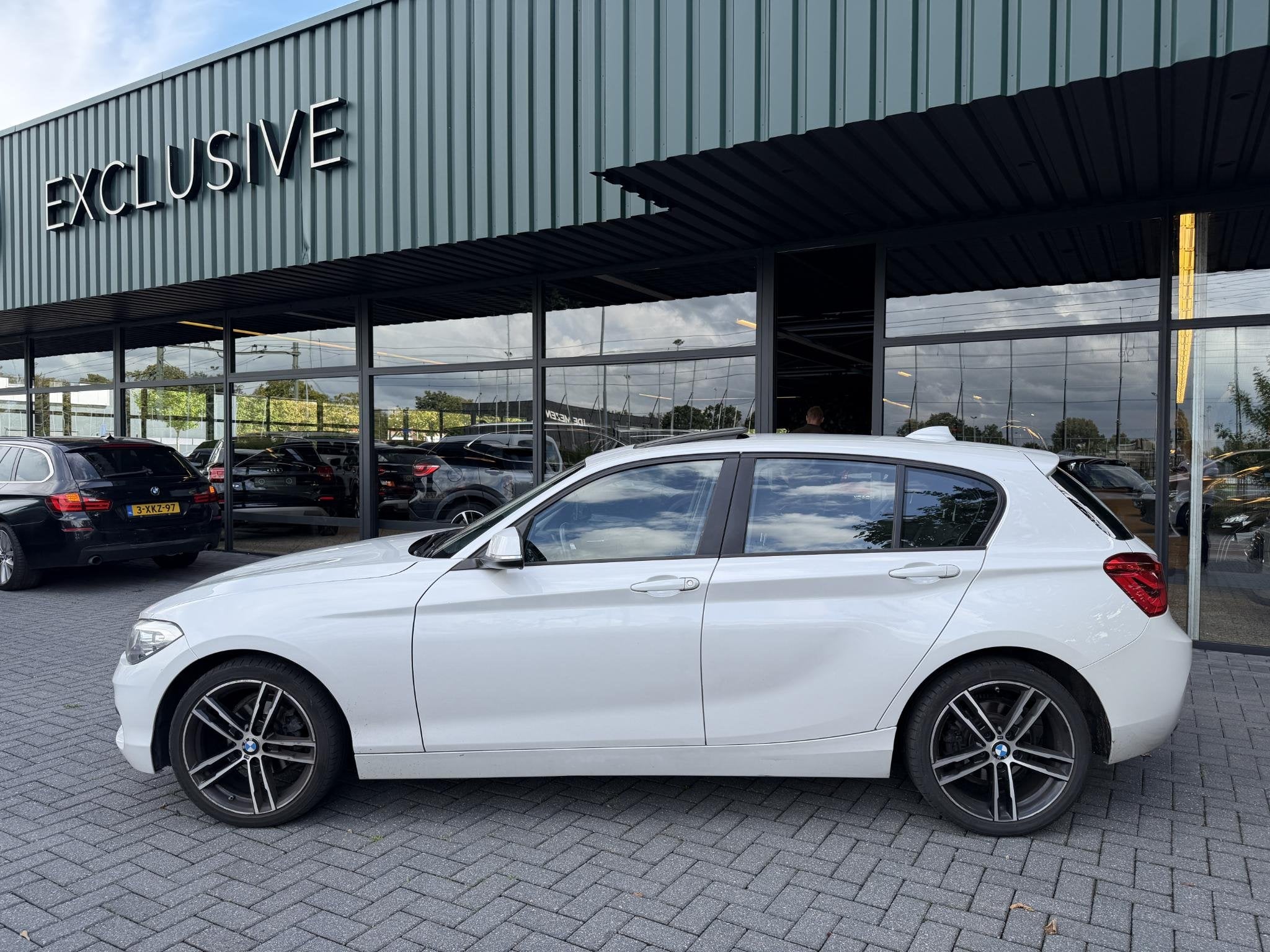 BMW 1-serie 118i EDE | Schuif/kanteldak | Nieuwe Service & A, Auto's, Gebruikt, Wit, Origineel Nederlands, 650 kg