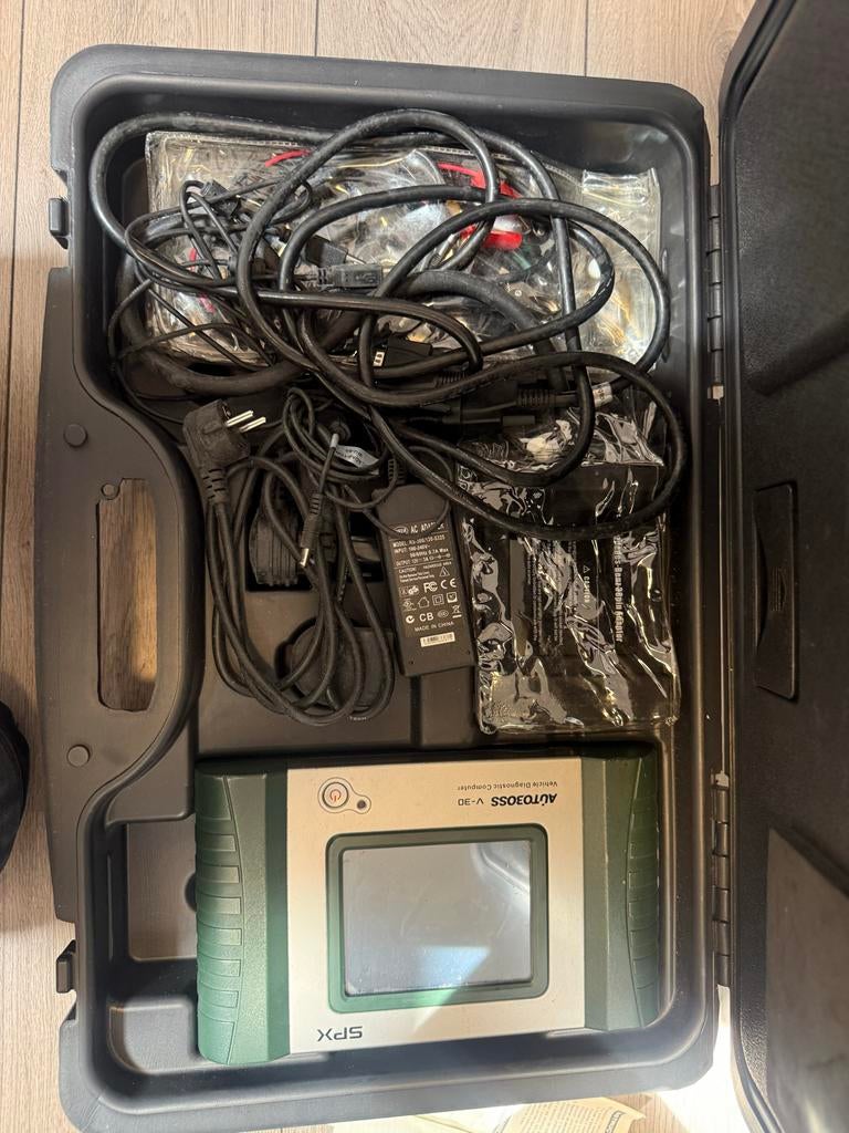Autoboss V-30 Universele Diagnosetablet met Accessoires, Ophalen, Zo goed als nieuw