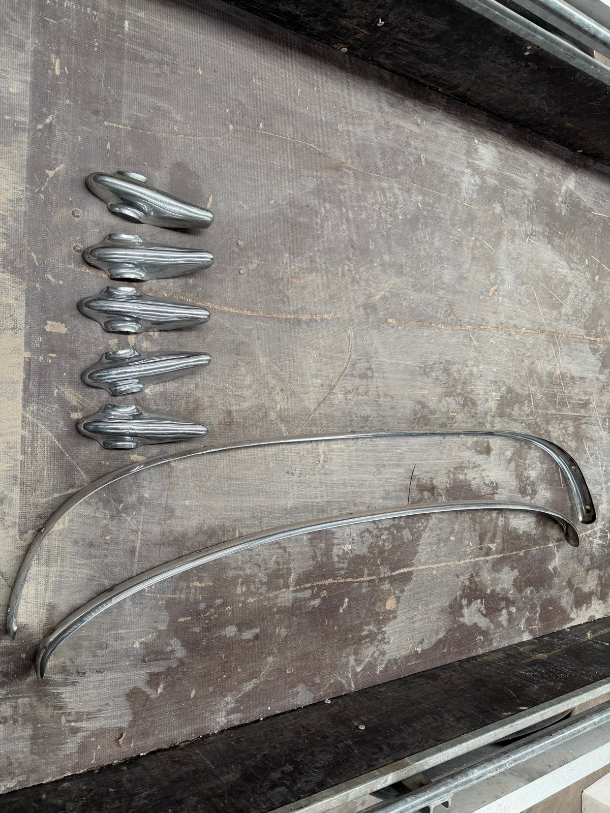 Morris Minor Chrome Bumper Set met Rosette - Gebruikt, Auto-onderdelen, Ophalen, Gebruikt, Voor, Oldtimer onderdelen