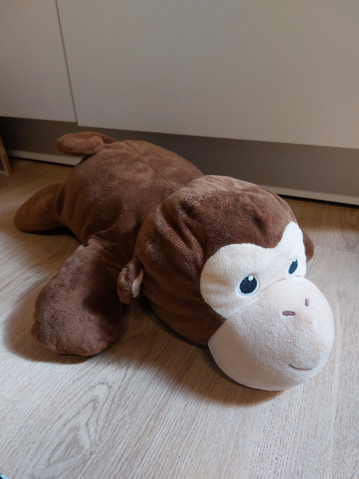 HEMA liggende aap knuffel 50 cm, Ophalen of Verzenden, Overige typen