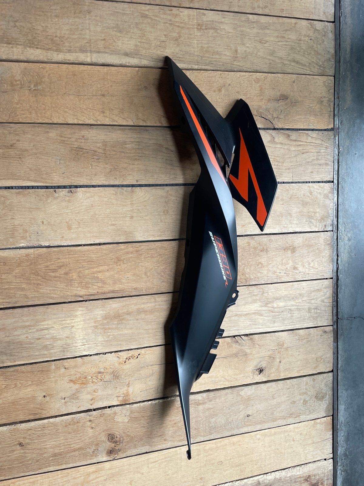 KTM Super Duke 1390 R zijpaneel links, Motoren, Ophalen, Gebruikt