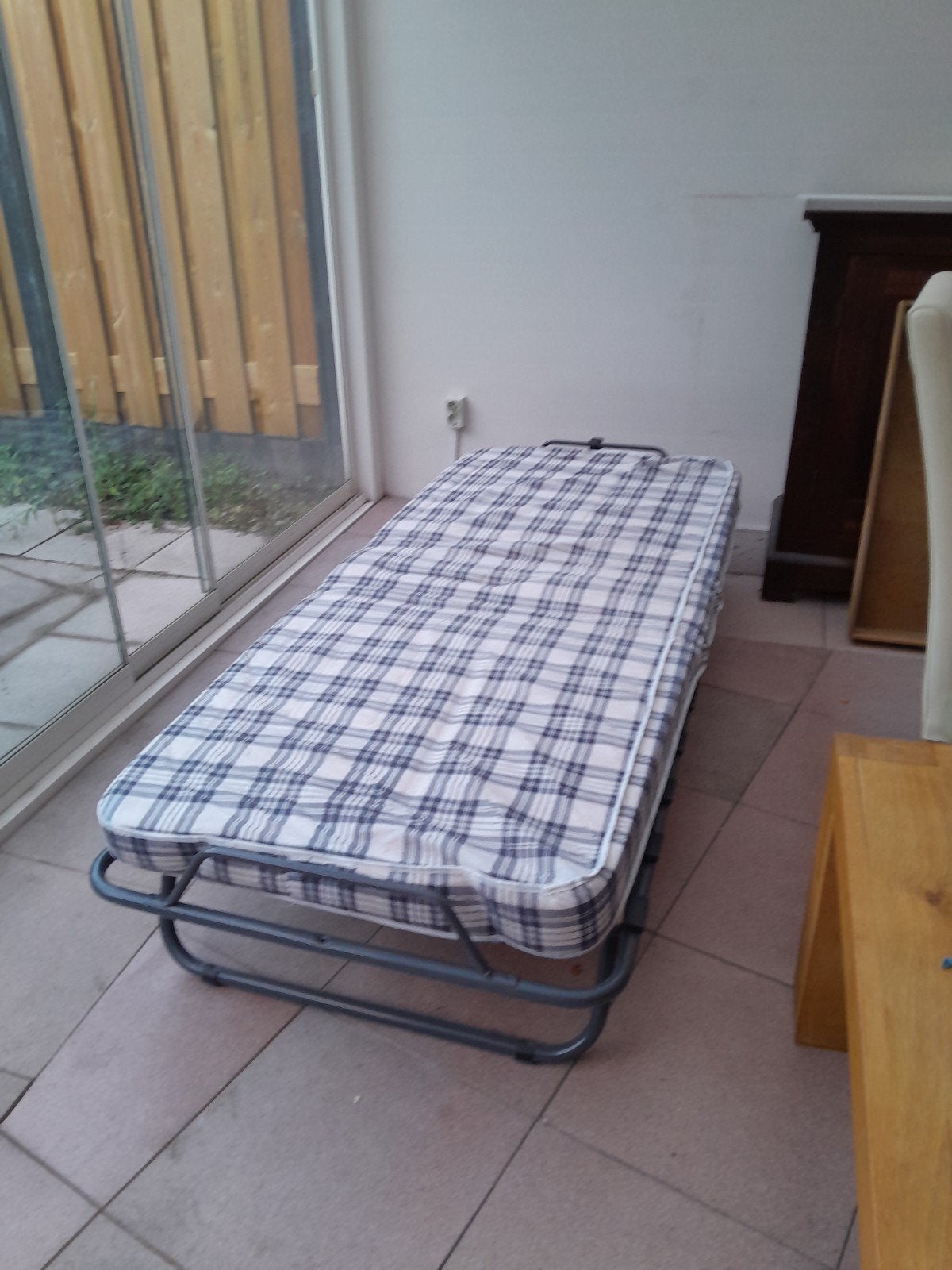 Opvouwbaar logeerbed met matras, Ophalen, Eenpersoons, 80 cm, Metaal