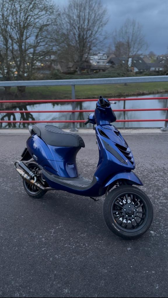 Zip 70cc, Fietsen en Brommers, Scooters | Piaggio, Zo goed als nieuw, Zip, Maximaal 45 km/u, Tweetakt, Ophalen