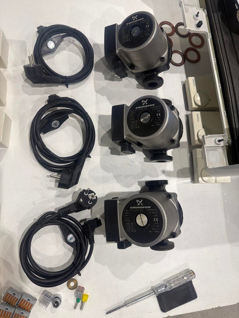 Grundfos Vloerverwarming pomp UPS 25-50 130, Gebruikt, Minder dan 30 cm, Overige typen, Minder dan 60 cm