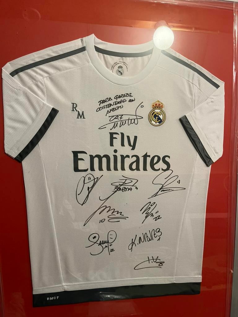 Origineel gesigneerd shirt van ex Real Madrid spelers., Maat XL, Ophalen of Verzenden, Zo goed als nieuw, Shirt