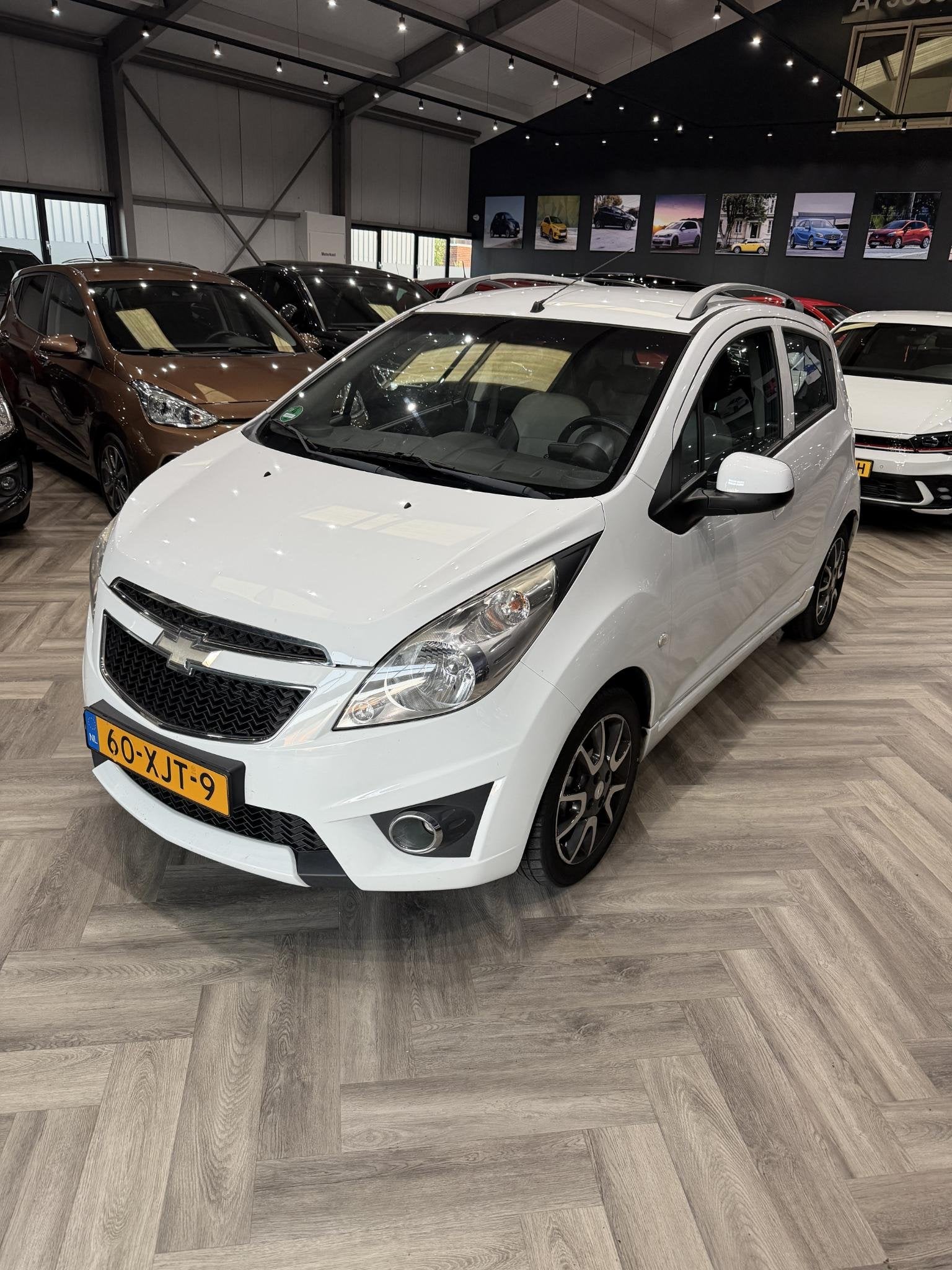 Chevrolet Spark 1.0 16V LT White Limited Edition Bi-Fuel, Auto's, Chevrolet, Euro 5, 4 cilinders, Wit, Origineel Nederlands