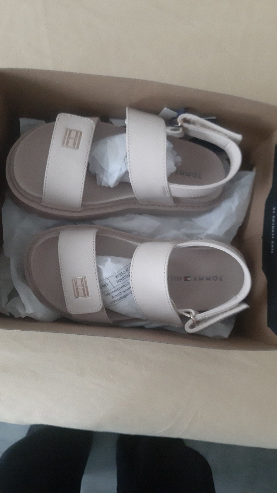 Nieuwe Tommy Hilfiger sandalen - Maat 30, Beige, Nieuw, Tommy Hilfiger, Sandalen of Muiltjes