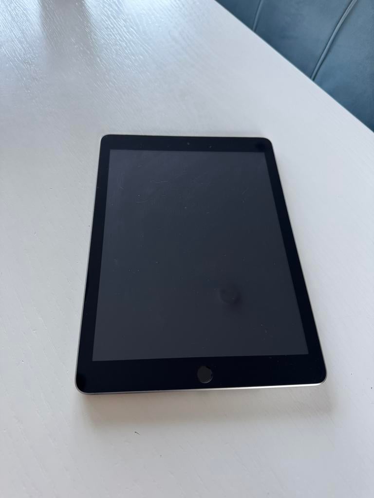 Ipad 5e generatie, Computers en Software, Apple iPads, Ophalen, Zo goed als nieuw, 10 inch, Apple iPad