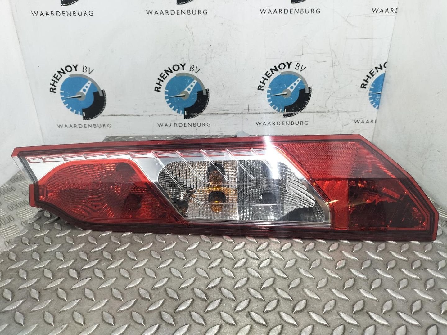 FORD TRANSIT CONNECT LWB Trend ACHTERLICHT R DT1113404AD 202, Ophalen of Verzenden, Gebruikt, Stiba lid