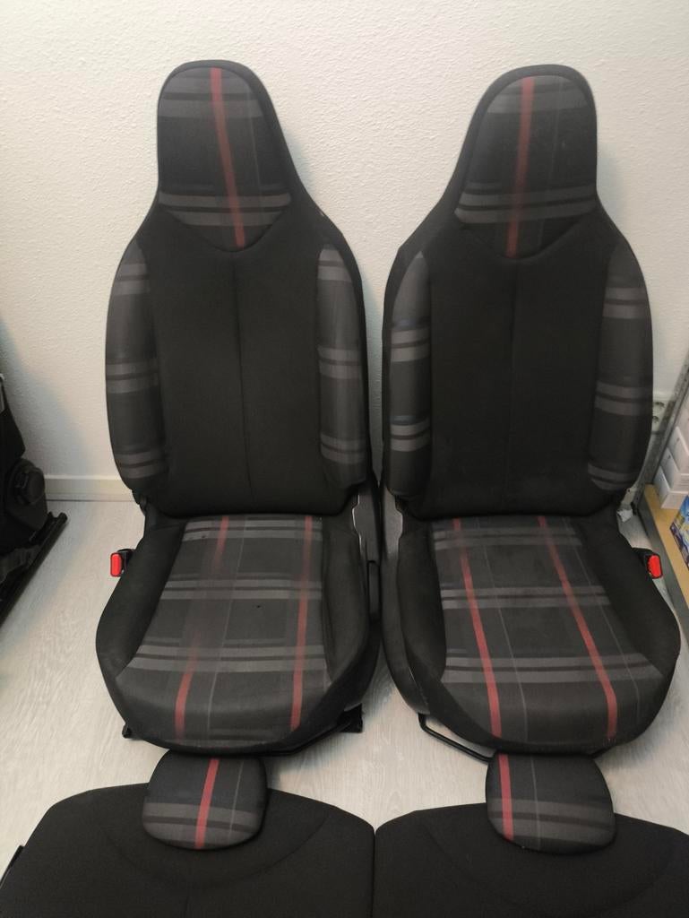 Peugeot 108 C1 Aygo x play bekleding stoelen+ bank 2015-2020, Auto-onderdelen, Interieur en Bekleding, Ophalen of Verzenden, Peugeot