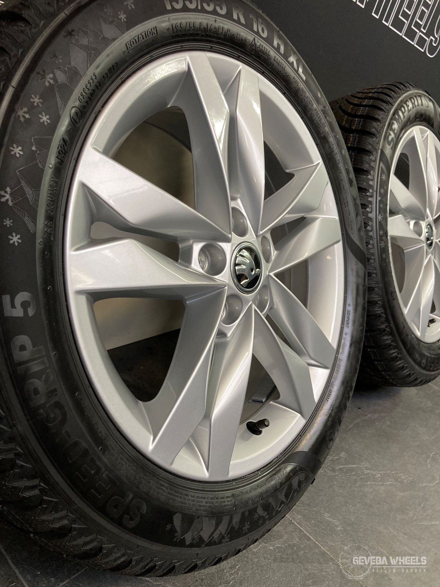 16” originele Skoda Fabia MK4 velgen + winterbanden 5x100, Gebruikt, -, Banden en Velgen, 195 mm