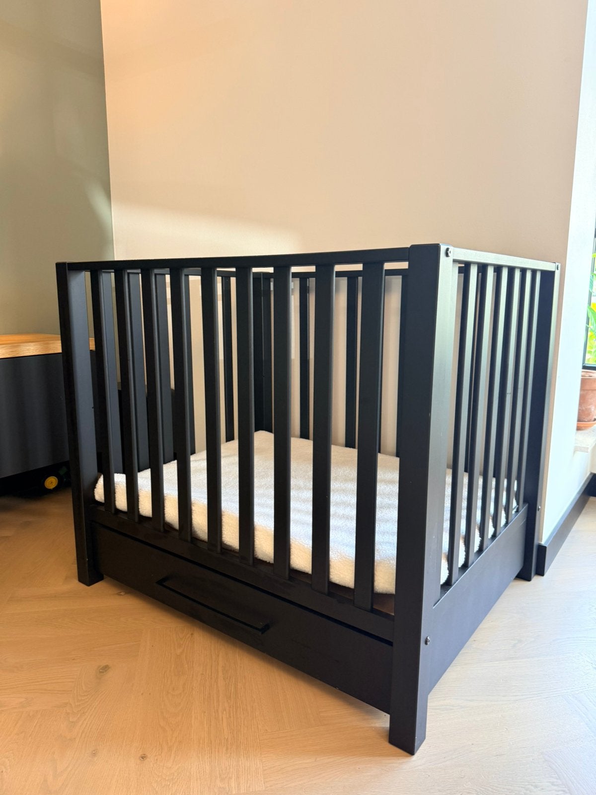 Europe Baby Casper Box zwart + matras + teddy hoes, Ophalen, Zo goed als nieuw, Rechthoekig, In hoogte verstelbaar