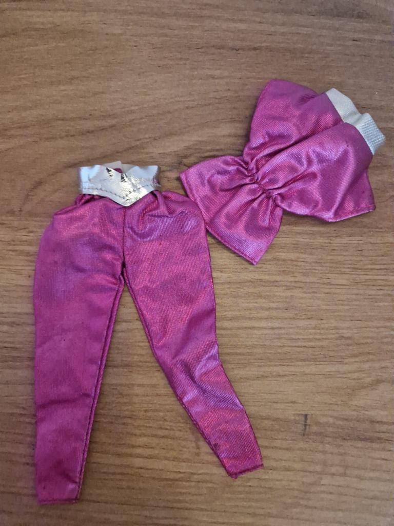 Barbie puppen kleider, Verzamelen, Poppen, Ophalen of Verzenden, Pop