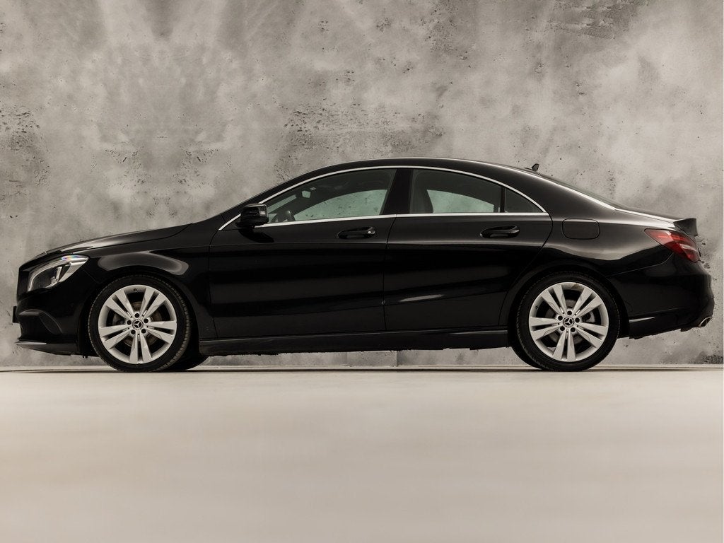 Mercedes-Benz CLA-Klasse 180 Sport Automaat (GROOT NAVI, ZWA, Gebruikt, 4 cilinders, Leder en Stof, 1595 cc
