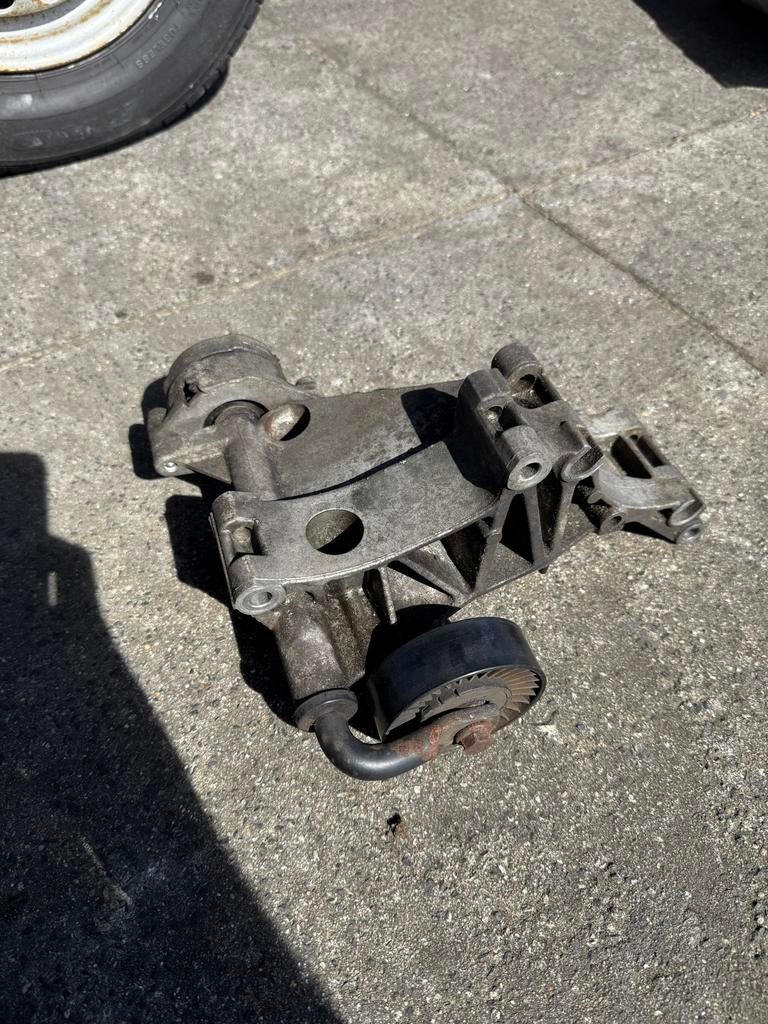 Dynamosteun VW Golf 3 2.0 GTI AGG motor met airco, Auto-onderdelen, Motor en Toebehoren, Ophalen of Verzenden, Gebruikt, Volkswagen
