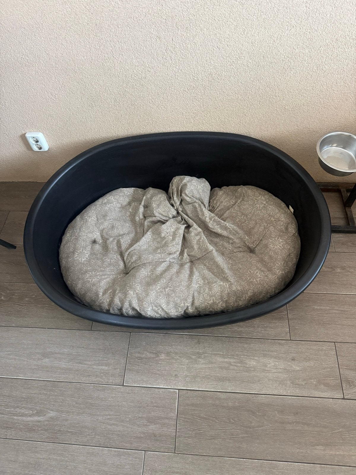 Grote honden mand kunststof, Ophalen