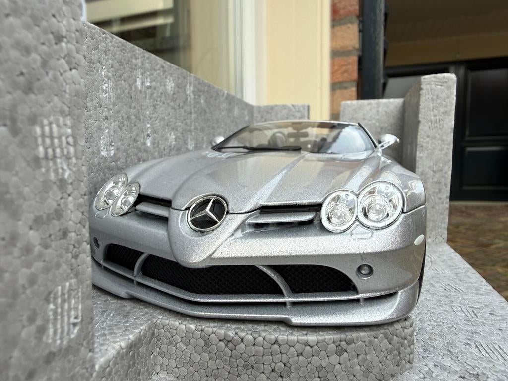 1:18 Mercedes SLR McLaren Roadster zilver Minichamps, Hobby en Vrije tijd, Modelauto's | 1:18, Minichamps, Auto, Ophalen of Verzenden