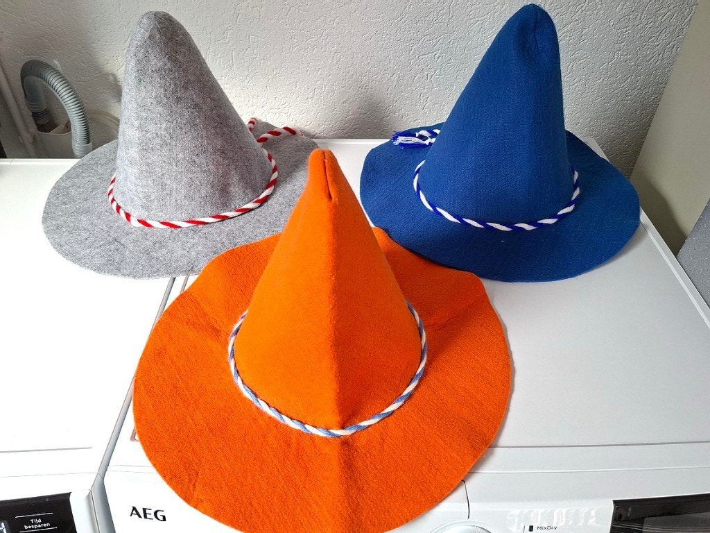 Tiroler hoeden 4x blauw, 2x Orange, 1x grijs., Kleding | Dames, Carnavalskleding en Feestkleding, Ophalen, Gedragen, Overige thema's