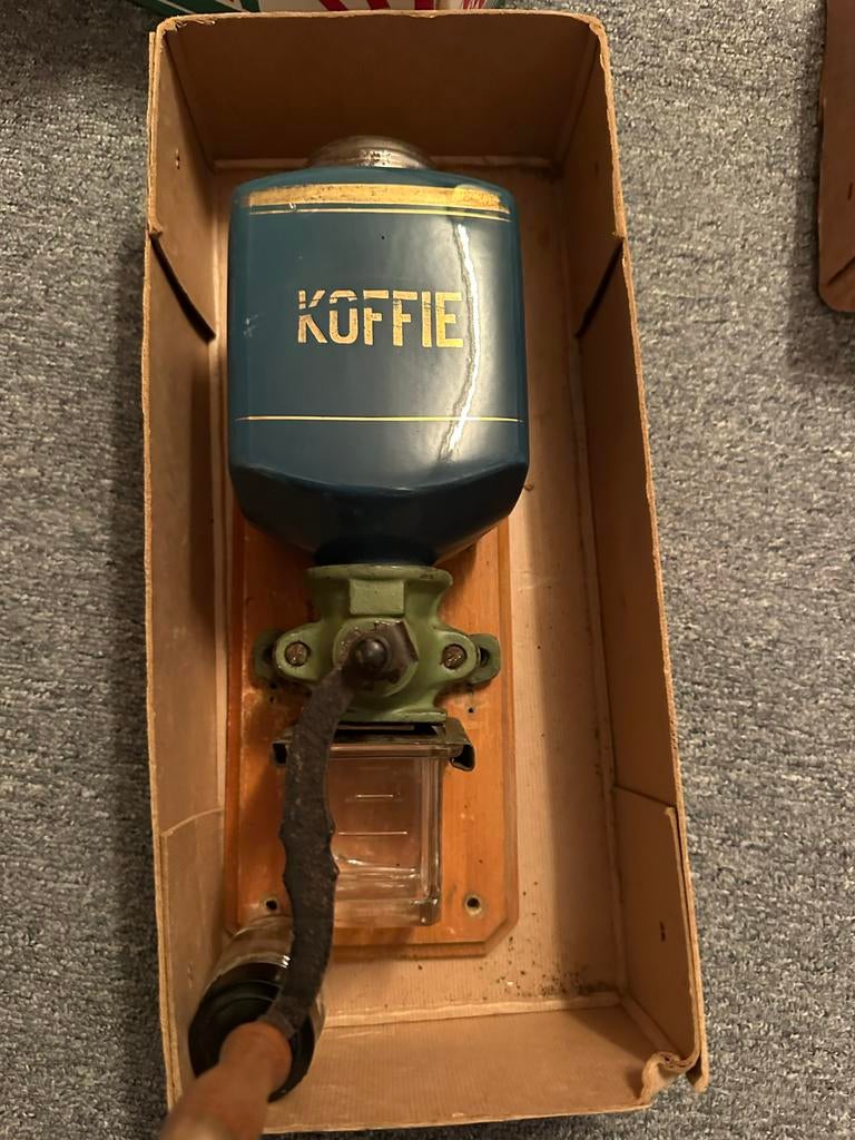 Vintage Koffiemolen (blauw) met glazen opvangbakje, Ophalen