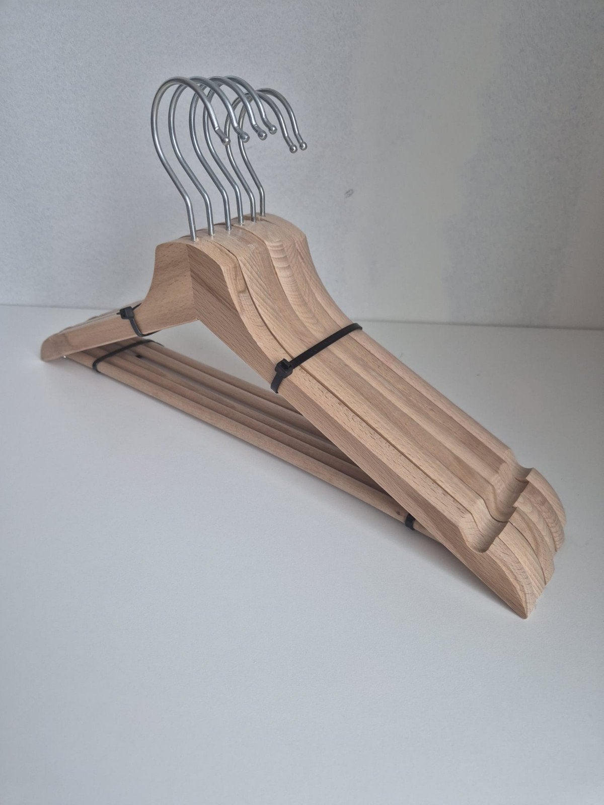 6 IKEA kledinghangers, Ophalen of Verzenden, Zo goed als nieuw, Hout