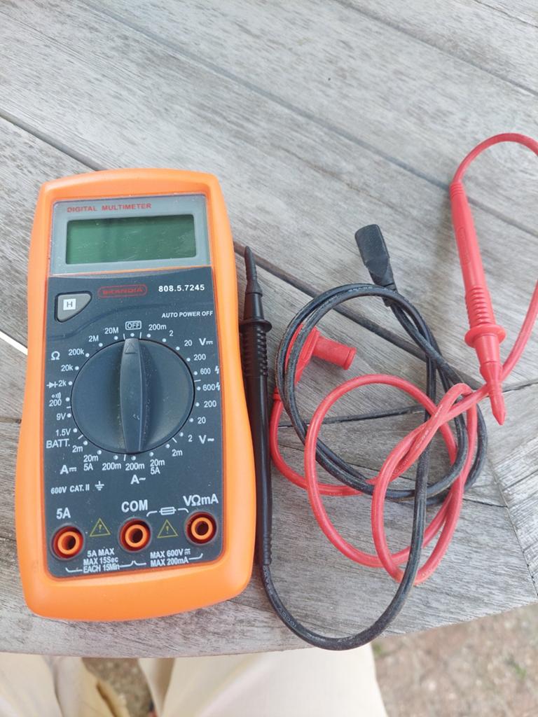 Skandia Digitale Multimeter 808.5.7245 met meetsnoeren, Ophalen of Verzenden