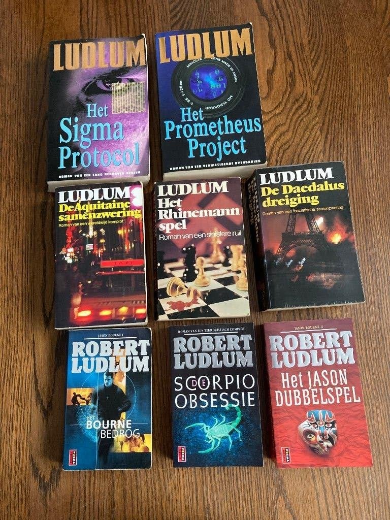 8 boeken van Robert Ludlum, Ophalen of Verzenden, Robert Ludlum