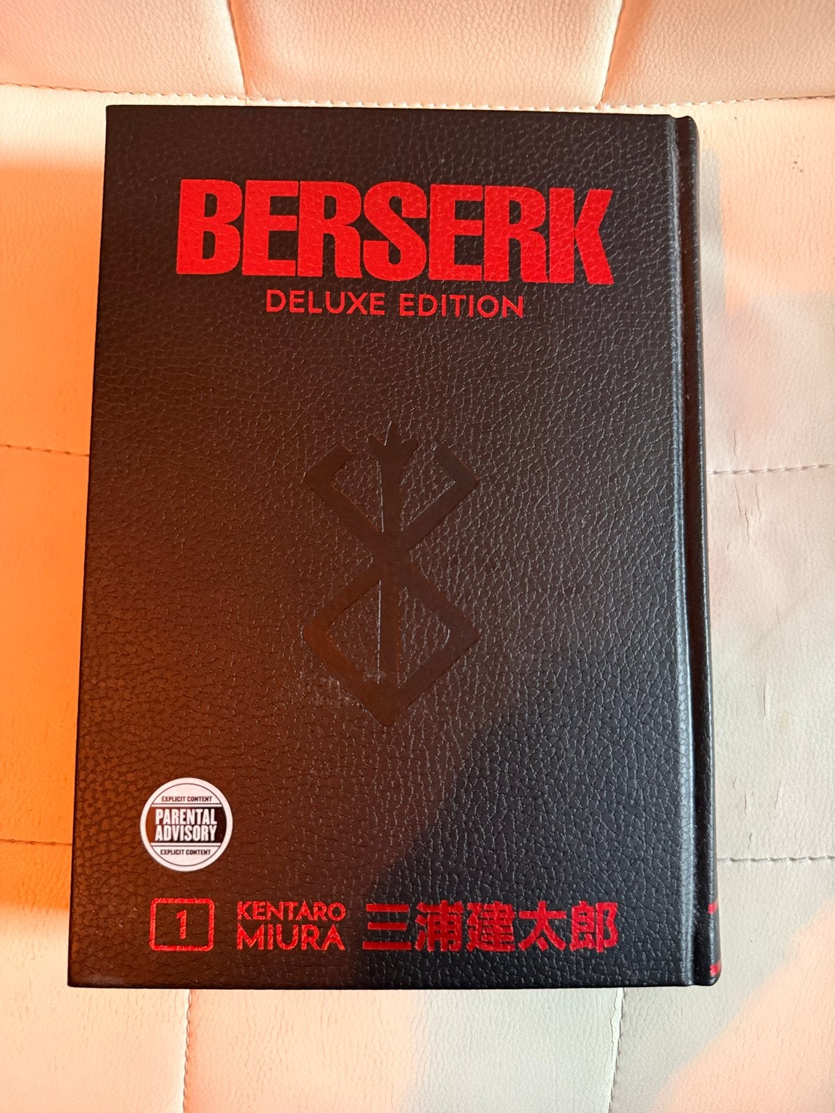 Berserk Deluxe Edition 1, Boeken, Eén stripboek, Ophalen of Verzenden, Zo goed als nieuw