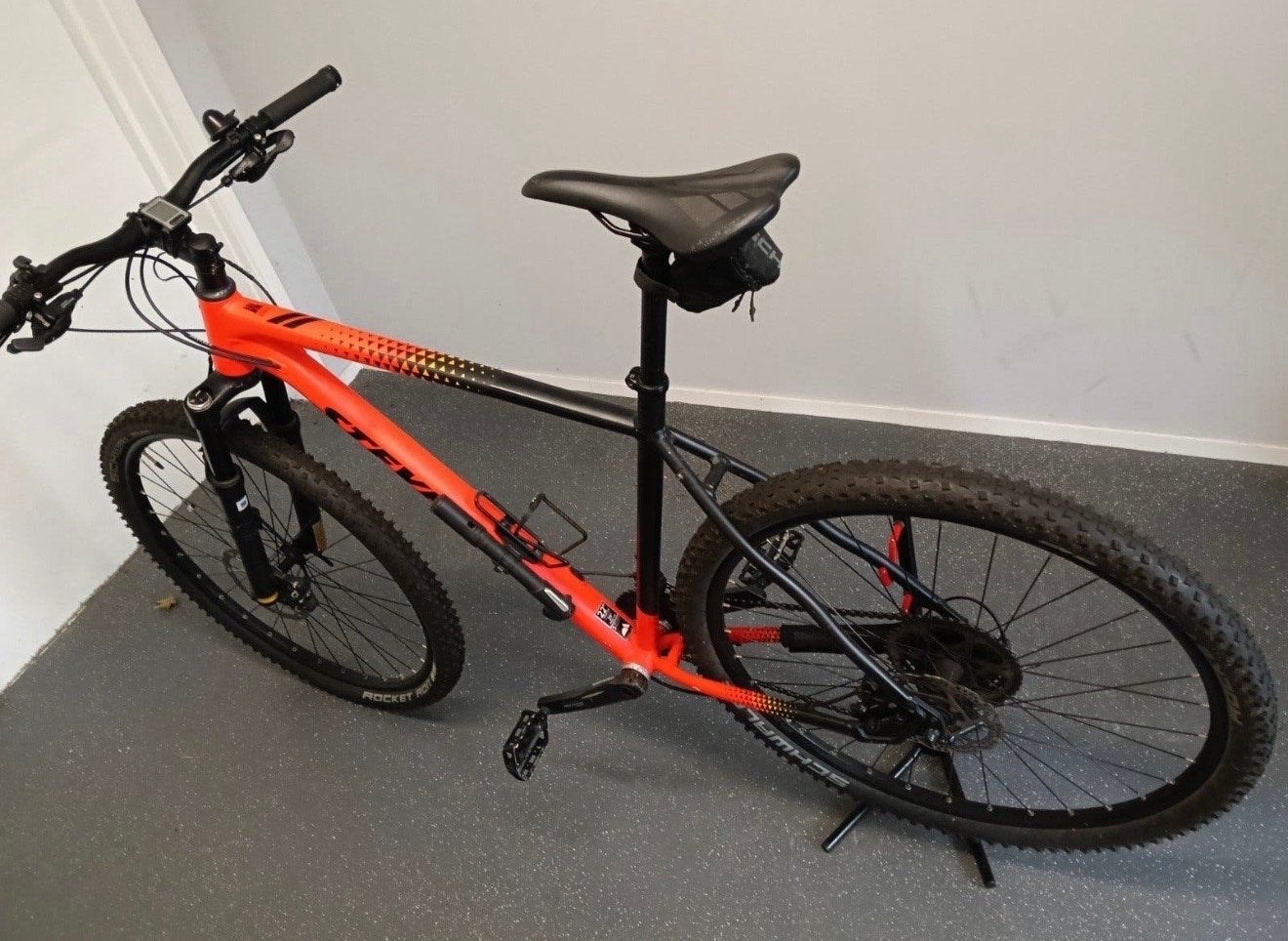 Foto 3 van Stevens Applebee Mountainbike - 22 inch - Red Pepper