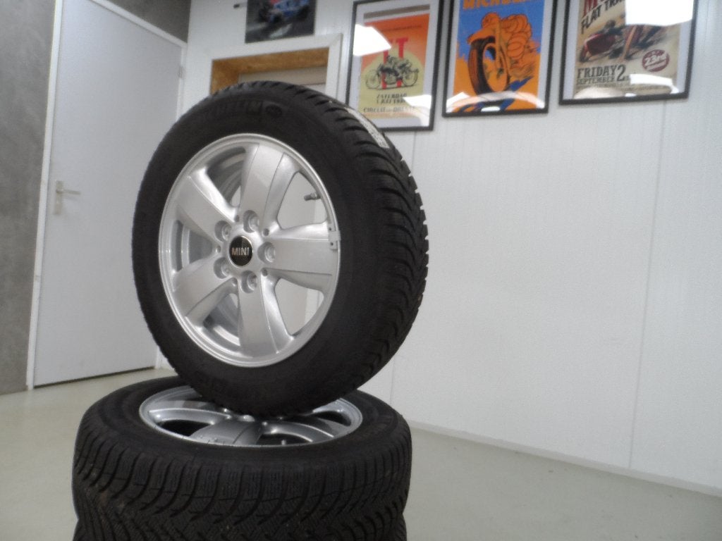 15 inch Mini One origineel winterbanden set met Michelin, Info@mini.com, Gebruikt, 175 mm, Banden en Velgen