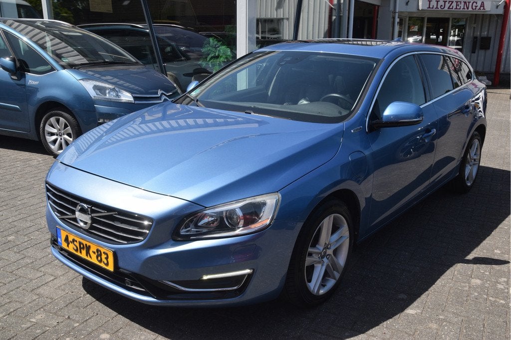 Volvo V60 2.4 D6 AWD Plug-In Hybrid Summum Navi | Leer | Cli, Auto's, Volvo, Automaat, Zwart, Blauw, Vierwielaandrijving