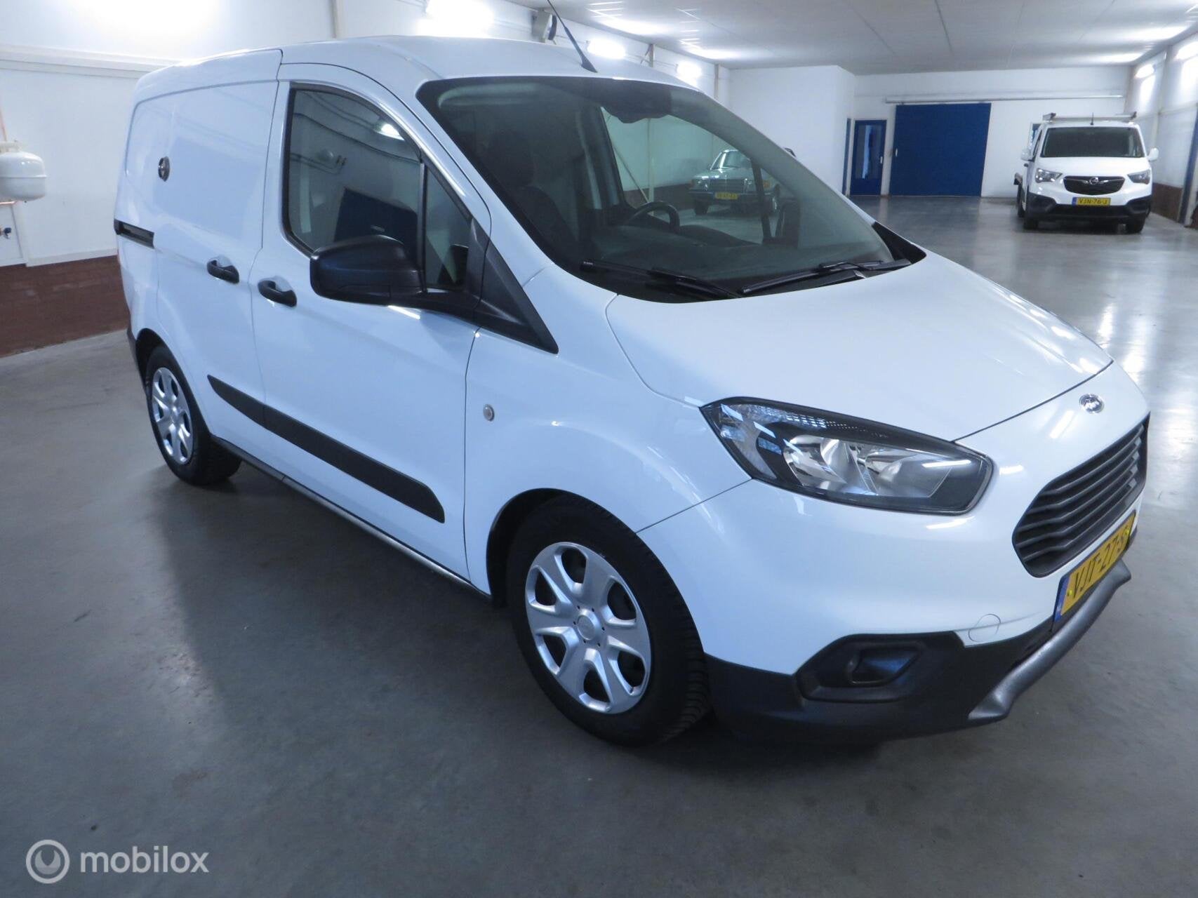 Ford Transit Courier 1.5 TDCI Ambiente Start&Stop, Auto's, Bestelauto's, Voorwielaandrijving, Euro 6, Start-stop-systeem, Wit