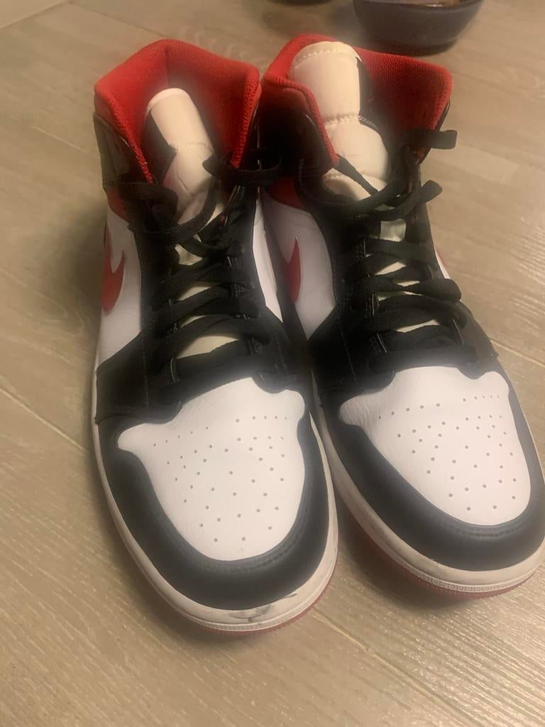 Jordan 1 Mid Chicago Black Toe, Kleding | Heren, Schoenen, Zwart, Ophalen of Verzenden, Sneakers of Gympen, Zo goed als nieuw