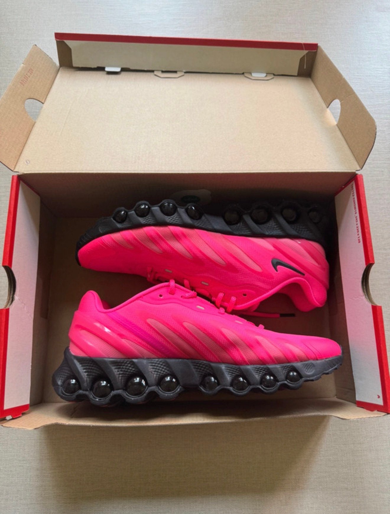 Nike Air Max Dn in Hyper Pink (maat 42,5), Ophalen, Zo goed als nieuw