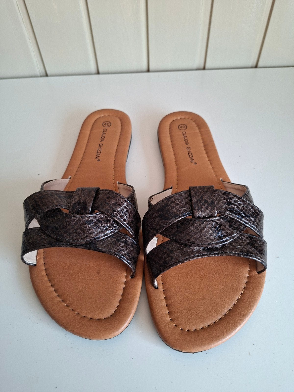 Claudia Ghizzani slippers maat 40 - Zo goed als nieuw, Kleding | Dames, Schoenen, Ophalen, Zo goed als nieuw, Bruin