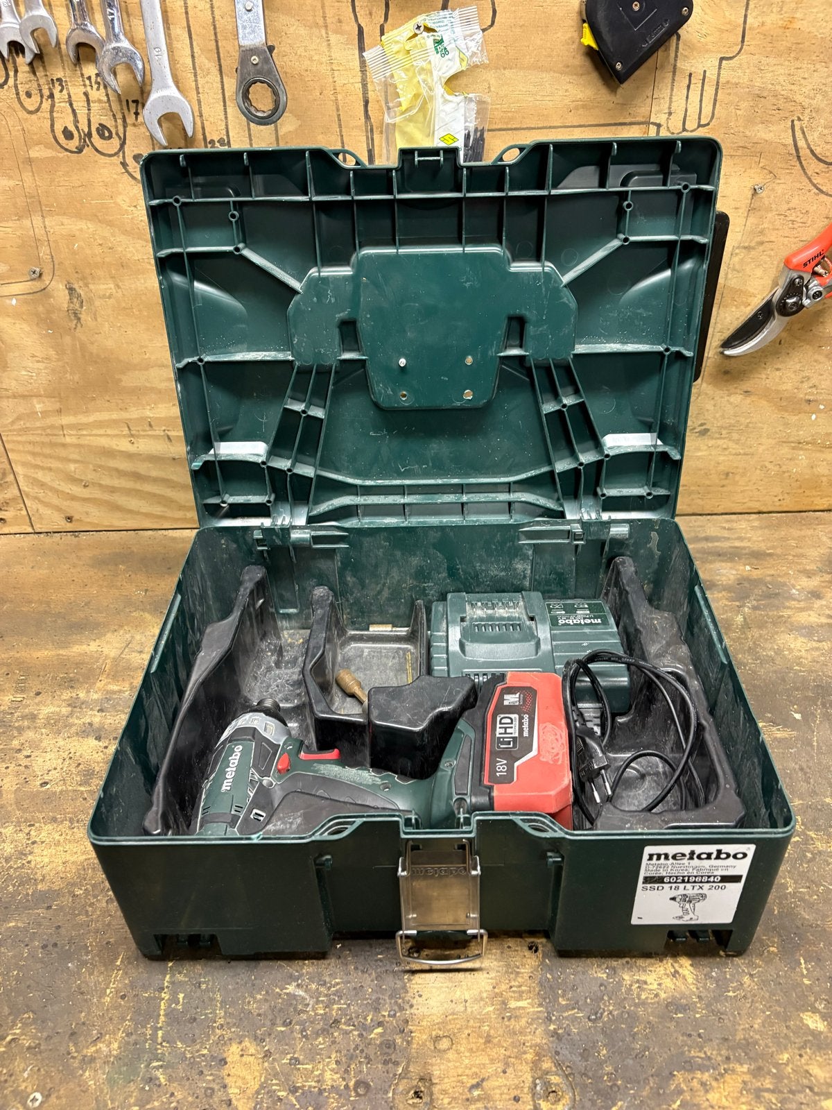Metabo SSD 18 LTX 200 Accu Slagmoersleutel met Accu en Lader, Ophalen of Verzenden, Gebruikt, Boor- en Schroefmachine, Variabele snelheid