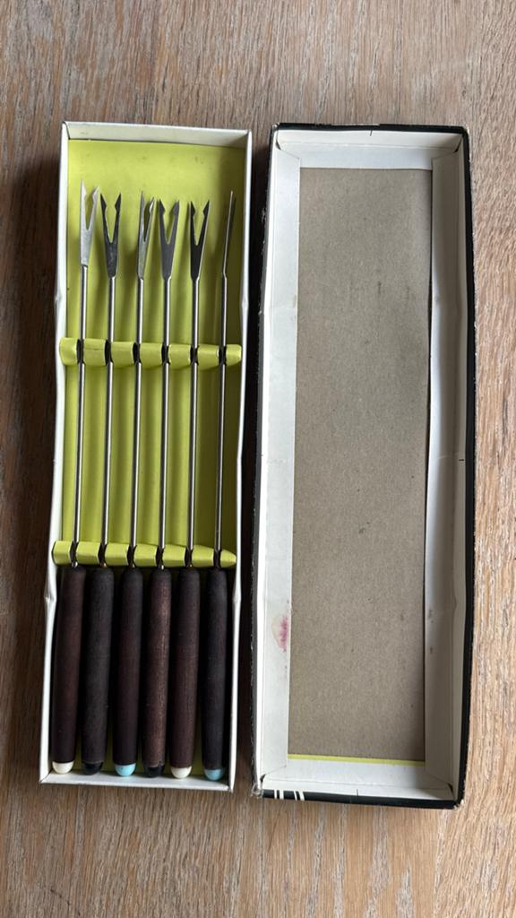 Vintage Fonduevorkjes met gekleurde handvatten, 6 stuks, Ophalen of Verzenden, Zo goed als nieuw, Rvs of Chroom, Los bestek