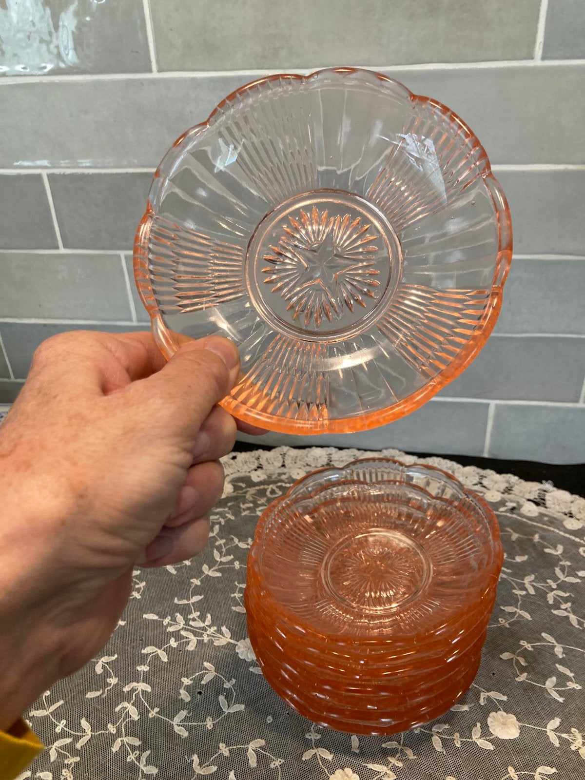 Zalmrose persglas schaaltje (030826), Gebruikt, Ophalen of Verzenden, Overige stijlen, Glas