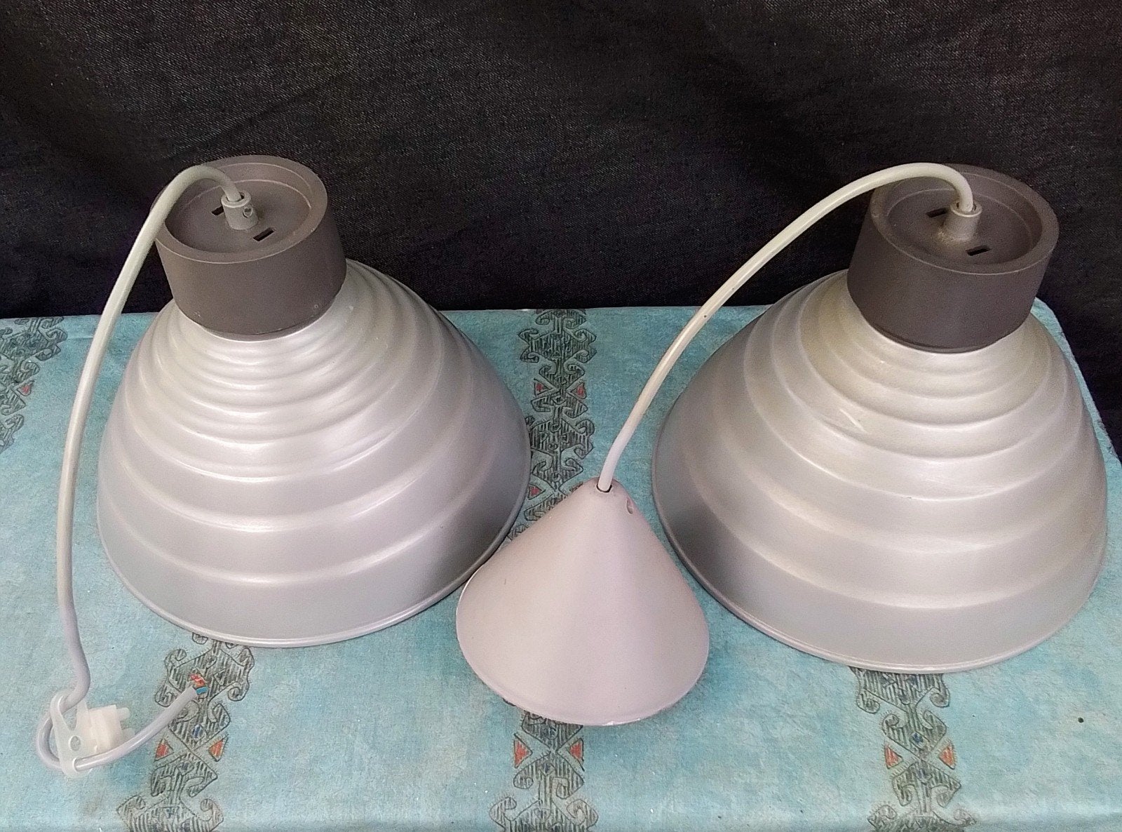 2 Vintage Massive metalen hanglampen - 24cm doorsnee, Huis en Inrichting, Lampen | Hanglampen, Ophalen of Verzenden