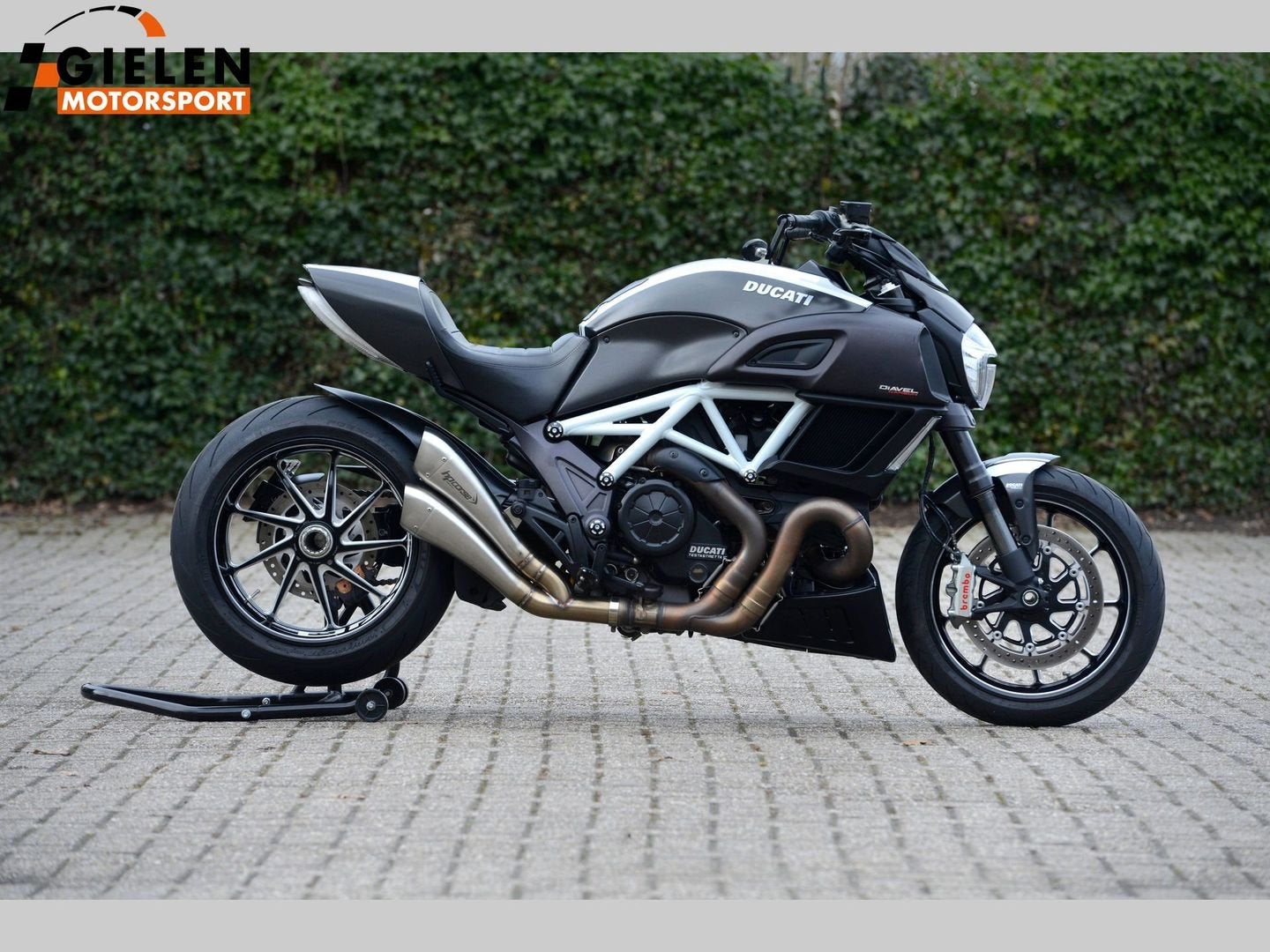 Ducati Diavel Carbon editie 2016 Type 2, Motoren, 2 cilinders, 390, rue d' Estienne d'Orves 92701 COLOMBES CEDEX, FR, 1198 cc