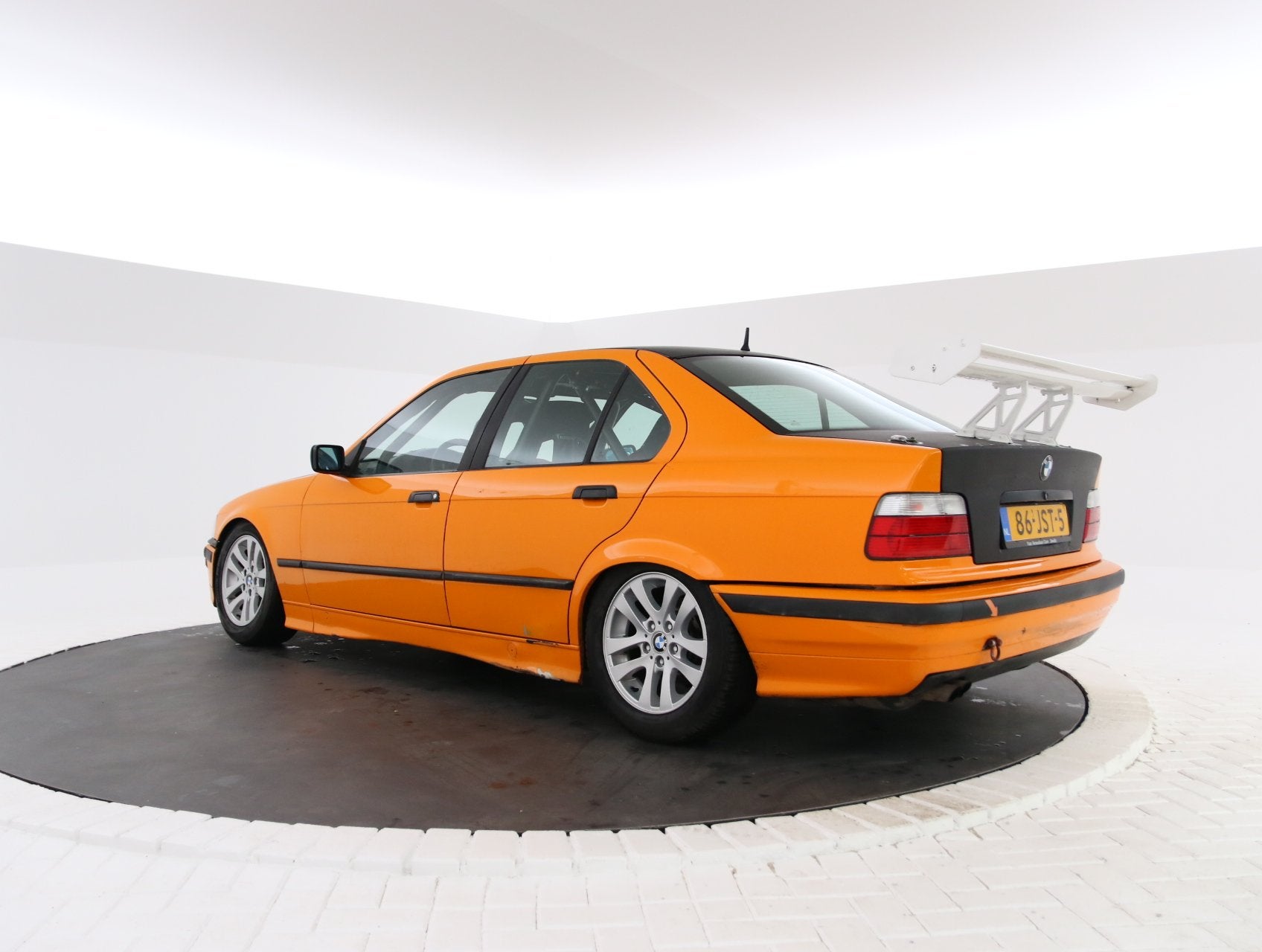 BMW 3-serie 325i Circuit auto rijklaar met kenteken!, foto 2
