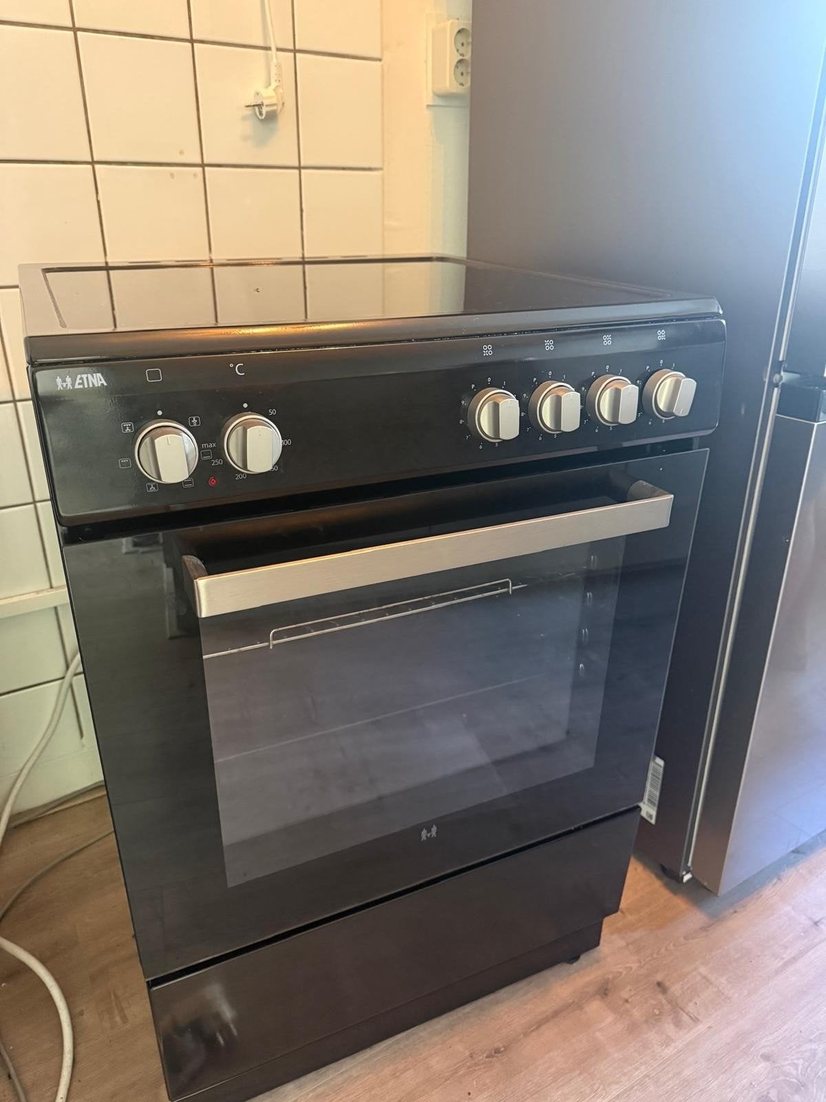 ETNA FIV560ZWA Vrijstaand Elektrisch Fornuis met Oven, Ophalen, Gebruikt, Hete lucht, 60 cm of meer