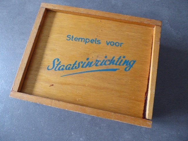 kistje schoolstempels staatsinrichting, Ophalen of Verzenden