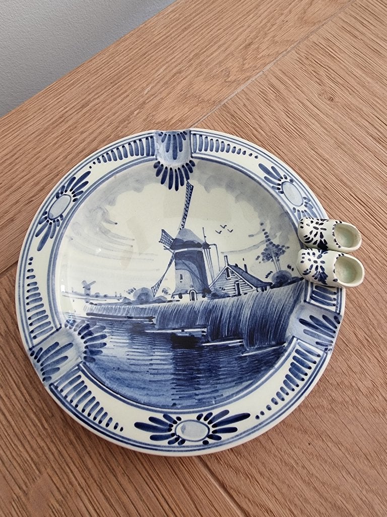 Delfts blauwe asbak met klompjes handgeschilderd Model 305/1, Verzamelen, Ophalen of Verzenden, Zo goed als nieuw