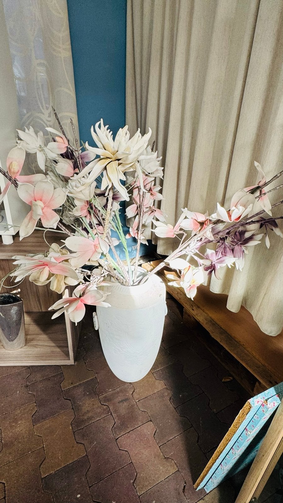 Grote kunstbloemen in vaas - Roze, wit en paars, Binnen, Gebruikt, Textiel, Ophalen of Verzenden
