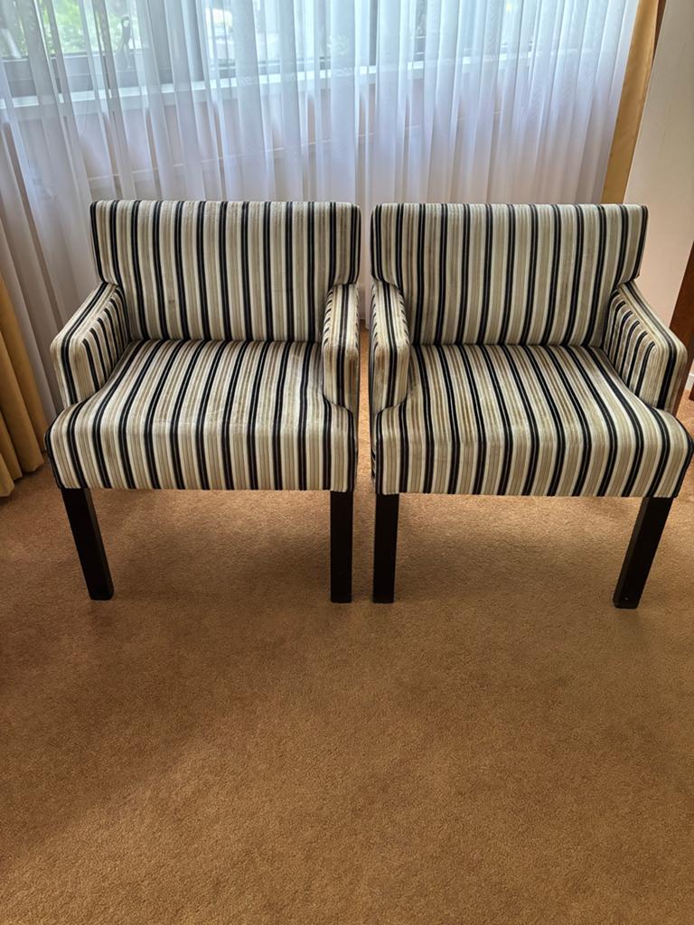 Set van 2 gestreepte stoelen - hotel chique, Huis en Inrichting, Stoelen, Zo goed als nieuw, Twee, Hout, Overige kleuren, Ophalen