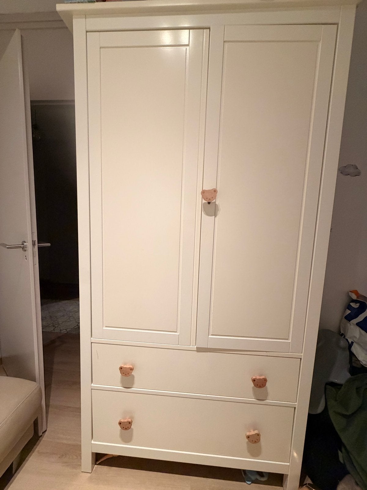 Witte baby/kinderkast met beertjesknoppen, Ophalen, Kast, 50 tot 70 cm, 105 cm of meer